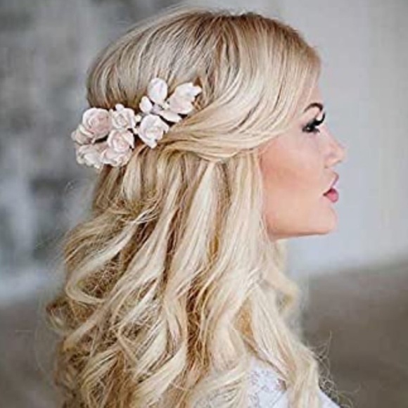 22” Dark Root Platinum BlondeBody Wavy Lace Front Wig